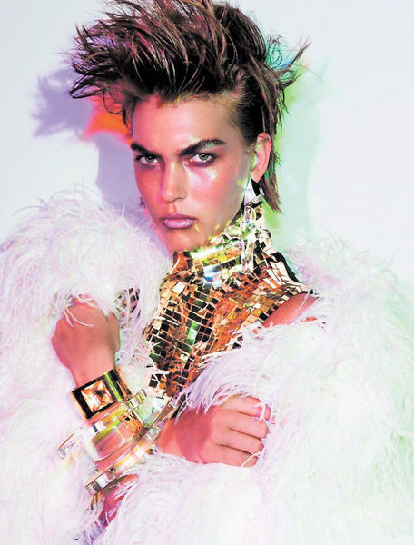 VOGUE Magazine Paris December 2011 KATE MOSS Sasha Pivovarova ARIZONA